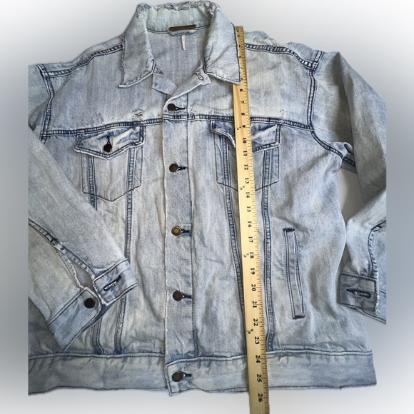 Free People Distressed Rough Collar Denim Jean jacket Women's Sz M/L Blue Spring - Picture 4 of 9